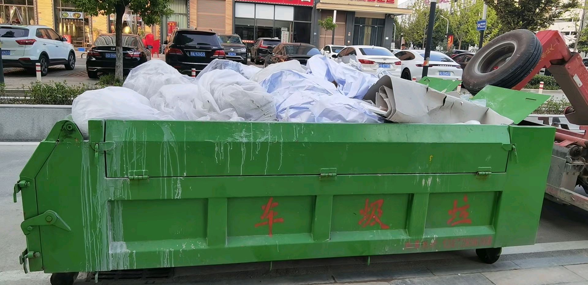 深入废品回收站开展安全专项检查